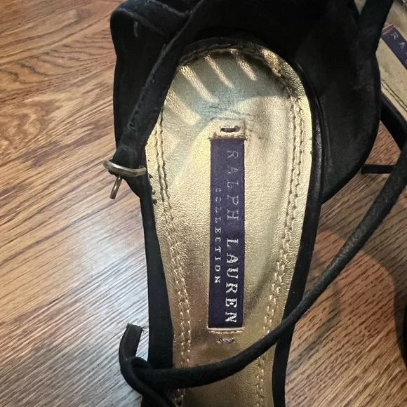 Ralph Lauren Black and Gold Heels with Intricate Design - Picture 4 of 7